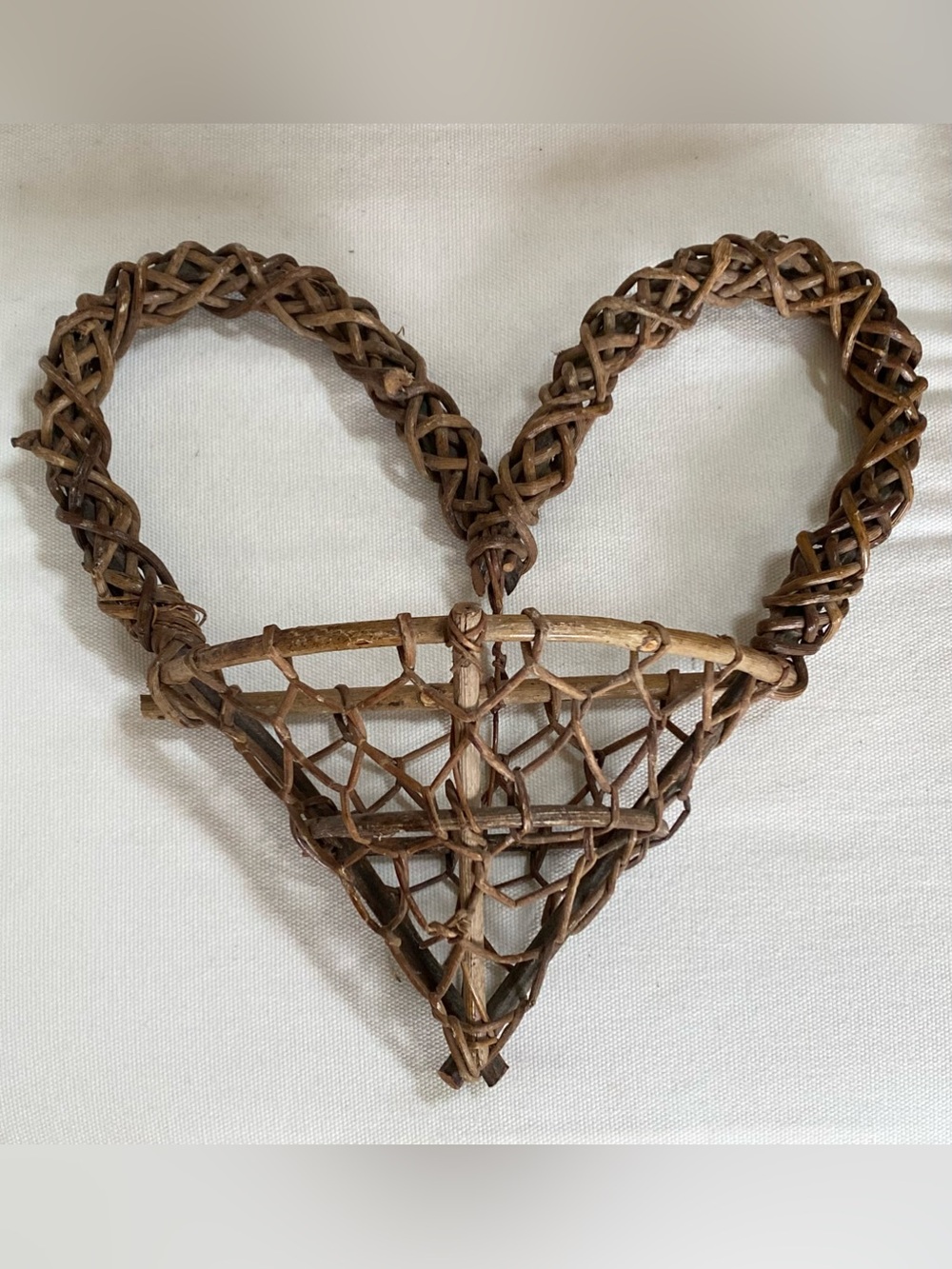 Vtg Rustic Woven Twig Heart Shaped Hanging Wall Basket Pocket Planter 11”
